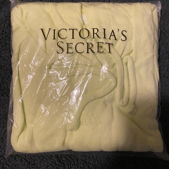 New in package PINK Brand soft hoodie medium - Picture 2 of 6